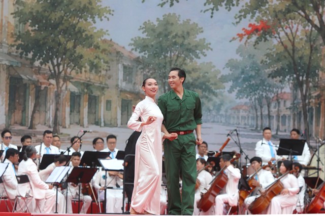 Chương trình nghệ thuật đặc biệt lan tỏa niềm tự hào tại Lễ kỷ niệm 50 năm TP Hồ Chí Minh vinh dự mang tên Bác - Ảnh 8