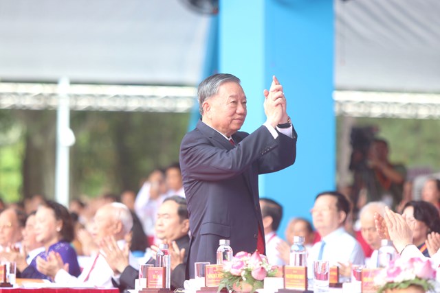 Tổng B&iacute; thư, Chủ tịch nước T&ocirc; L&acirc;m c&ugrave;ng c&aacute;c đồng ch&iacute; l&atilde;nh đạo, nguy&ecirc;n l&atilde;nh đạo Đảng, Nh&agrave; nước tham dự Lễ kỷ niệm.