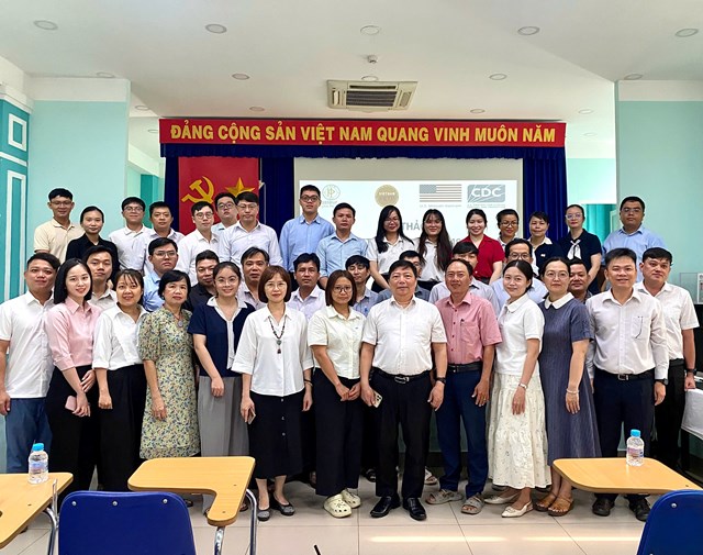 To&agrave;n thể học vi&ecirc;n v&agrave; giảng vi&ecirc;n Kh&oacute;a đ&agrave;o tạo Dịch tễ học thực địa cơ bản SC49