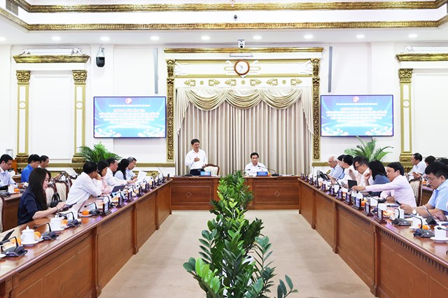 Đo&agrave;n khảo s&aacute;t của Ủy ban Văn h&oacute;a v&agrave; X&atilde; hội của Quốc hội l&agrave;m việc với UBND TP Hồ Ch&iacute; Minh