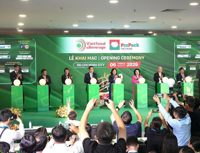 C&aacute;c đại biểu thực hiện nghi thức khai mạc Triển l&atilde;m.&nbsp;