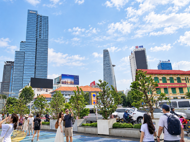 TP Hồ Ch&iacute; Minh điểm đến của đ&ocirc;ng đảo kh&aacute;ch du lịch trong v&agrave; ngo&agrave;i nước