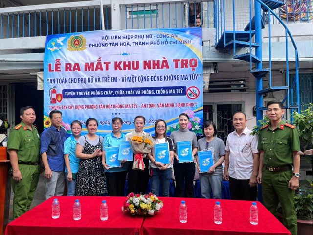 Hội LHPN phường T&acirc;n H&ograve;a phối hợp C&ocirc;ng an phường tổ chức Lễ ra mắt m&ocirc; h&igrave;nh &ldquo;Khu nh&agrave; trọ an to&agrave;n cho Phụ nữ v&agrave; Trẻ em - V&igrave; một cộng đồng kh&ocirc;ng ma t&uacute;y&rdquo;.