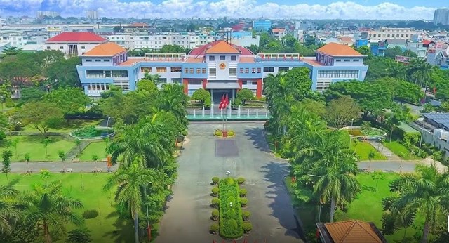 Trụ sở UBND Quận 12 cũ chuyển th&agrave;nh Trường THCS-THPT L&ecirc; Thị Ri&ecirc;ng.