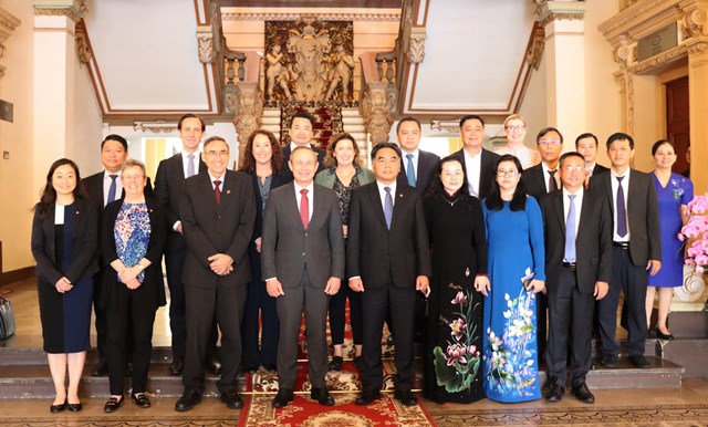 Ph&oacute; Chủ tịch Thường trực UBND TP.HCM Nguyễn Lộc H&agrave; tiếp v&agrave; l&agrave;m việc với &ocirc;ng Roger Cook MLA