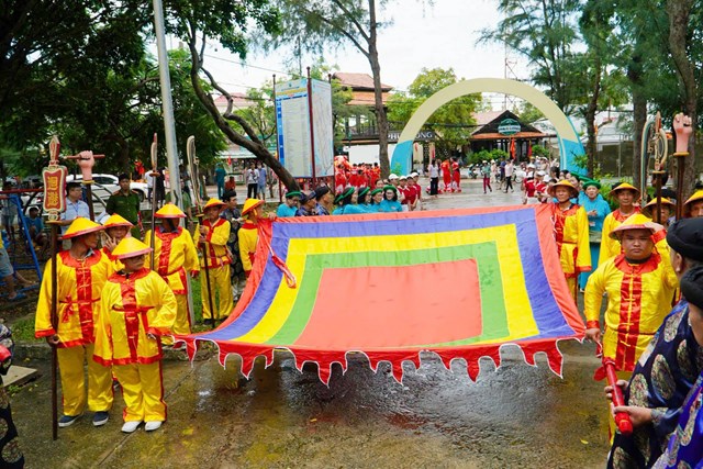 Cần Giờ: Dâng hương tưởng niệm các Anh hùng liệt sĩ, thượng đại kỳ khai hội Nghinh Ông - Ảnh 2