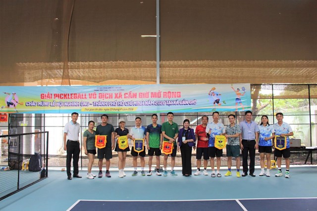 Phong tr&agrave;o thể dục, thể thao cũng được tổ chức s&ocirc;i nổi. Ảnh Mai Hương