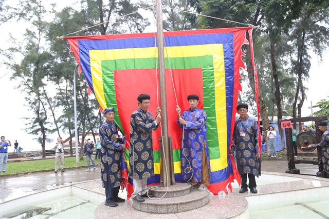 Cần Giờ: Dâng hương tưởng niệm các Anh hùng liệt sĩ, thượng đại kỳ khai hội Nghinh Ông - Ảnh 4