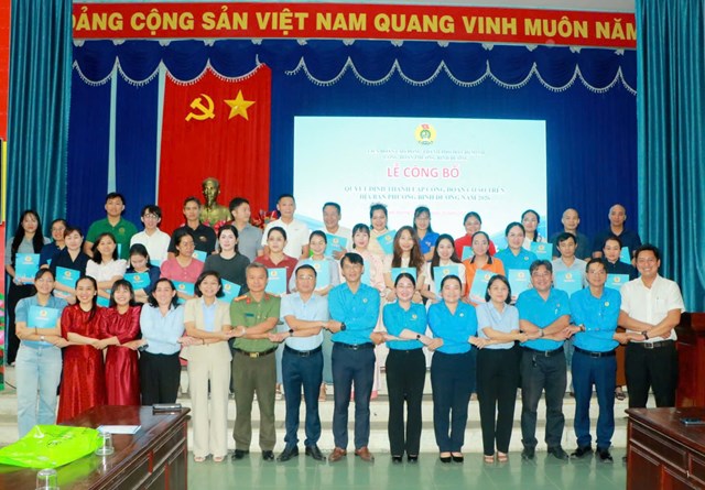 Với 31 CĐCS mới được th&agrave;nh lập v&agrave; gần 2.000 đo&agrave;n vi&ecirc;n được tập hợp, C&ocirc;ng đo&agrave;n phường B&igrave;nh Dương c&oacute; th&ecirc;m điều kiện mở rộng hoạt động, n&acirc;ng cao chất lượng chăm lo v&agrave; bảo vệ người lao động ngay tại cơ sở.