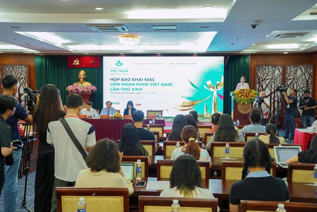 Kh&ocirc;ng kh&iacute; s&ocirc;i nổi tại buổi họp b&aacute;o Li&ecirc;n hoan phim TP. HCM, với sự tham dự của l&atilde;nh đạo v&agrave; đại diện c&aacute;c đơn vị li&ecirc;n quan.