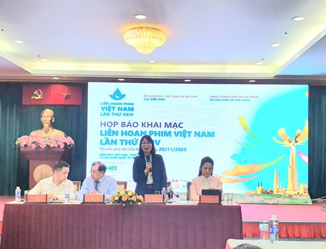 B&agrave; Trần Thị Diệu Th&uacute;y - Ph&oacute; Chủ tịch UBND TP. HCM, đồng Trưởng Ban chỉ đạo Li&ecirc;n hoan phim ph&aacute;t biểu tại Họp b&aacute;o