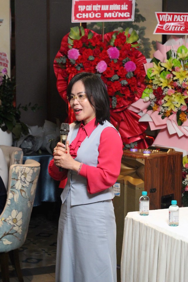 Tiến sĩ Nguyễn L&ecirc; V&acirc;n - Ph&oacute; Trưởng Ph&ograve;ng Quản l&yacute; B&aacute;o ch&iacute; Xuất bản, Sở Văn ho&aacute; v&agrave; Thể Thao th&agrave;nh phố Hồ Ch&iacute; Minh ph&aacute;t biểu tại buổi lễ