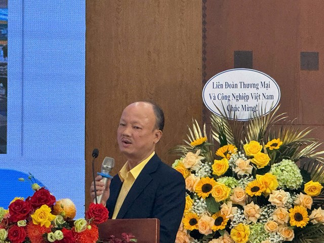 Doanh nh&acirc;n Nguyễn Hồng Phong, Tổng Gi&aacute;m đốc C&ocirc;ng ty CP C&ocirc;ng N&ocirc;ng nghiệp Tiến N&ocirc;ng chia sẻ tại hội thảo