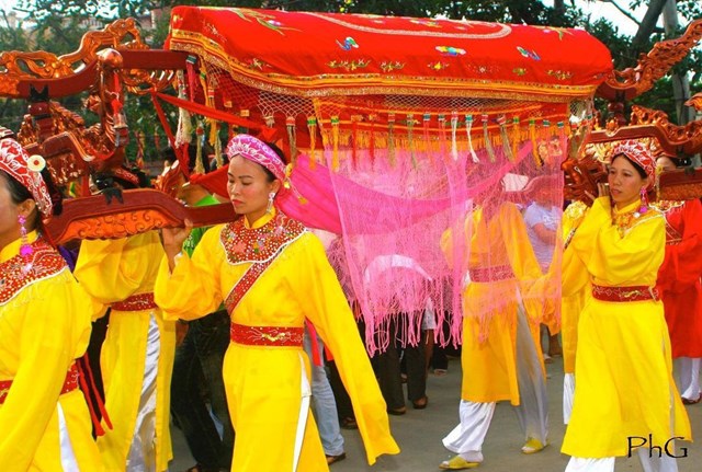 Lễ hội Hoa Lư l&agrave; một loại h&igrave;nh sinh hoạt văn h&oacute;a cộng đồng phổ biến v&agrave; đậm đ&agrave; bản sắc d&acirc;n tộc