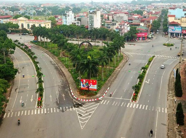 Phố đi bộ Th&#224;nh cổ Sơn T&#226;y ch&#237;nh thức mở cửa - Ảnh 1