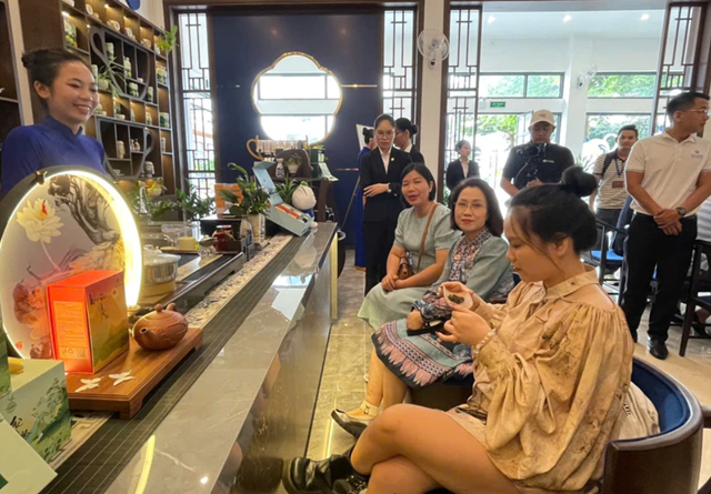 Chiến lược định vị văn hóa Việt trong phân khúc du lịch hạng sang tại TP.HCM - Ảnh 2