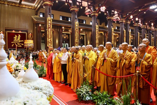 Quảng Ninh: Cung rước x&#225; lợi Đức Phật về Cung Tr&#250;c L&#226;m Y&#234;n Tử - Ảnh 1