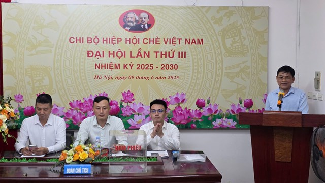 Thay mặt Ban Chi ủy kh&oacute;a mới, t&acirc;n B&iacute; thư Chi bộ Ho&agrave;ng Vĩnh Long đ&atilde; b&agrave;y tỏ l&ograve;ng cảm ơn s&acirc;u sắc trước sự t&iacute;n nhiệm của c&aacute;c đảng vi&ecirc;n