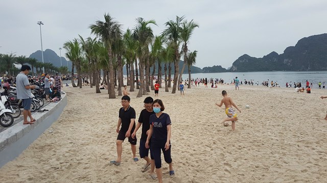 B&atilde;i tắm H&ograve;n Gai sẽ hoạt động trở lại c&oacute; kiểm so&aacute;t.