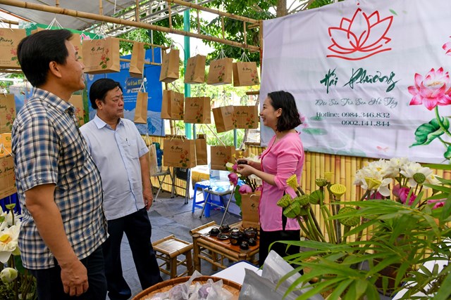 Lễ hội Sen H&#224; Nội: H&#224;nh tr&#236;nh đưa sản phẩm bản địa vươn xa thị trường - Ảnh 3