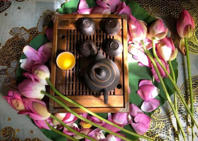 Kh&#225;m ph&#225; thời điểm v&#224;ng thưởng thức tr&#224; sen để tối ưu h&#243;a lợi &#237;ch cho sức khỏe - Ảnh 2