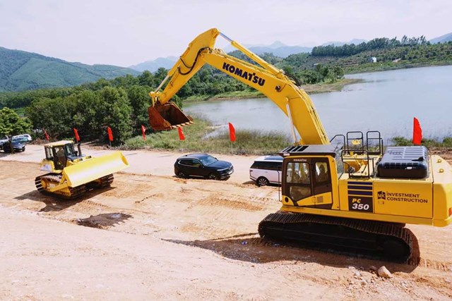 Nh&agrave; đầu tư huy động phương tiện, thiết bị triển khai dự &aacute;n ngay sau lễ khởi c&ocirc;ng.