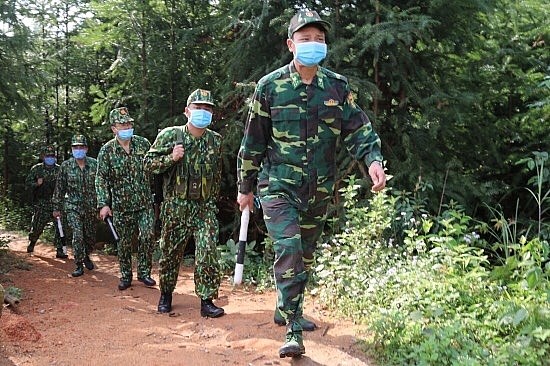 CBCS Bộ đội Bi&ecirc;n ph&ograve;ng Quảng Ninh tuần tra ngăn chặn người XNC tr&aacute;i ph&eacute;p.
