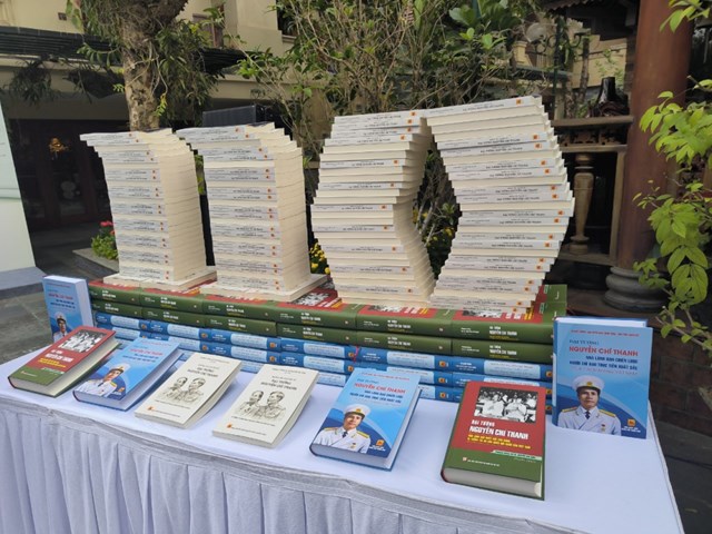 ​C&aacute;c ấn phẩm mới về cuộc đời, con người, sự nghiệp của Đại tướng Nguyễn Ch&iacute; Thanh &nbsp;