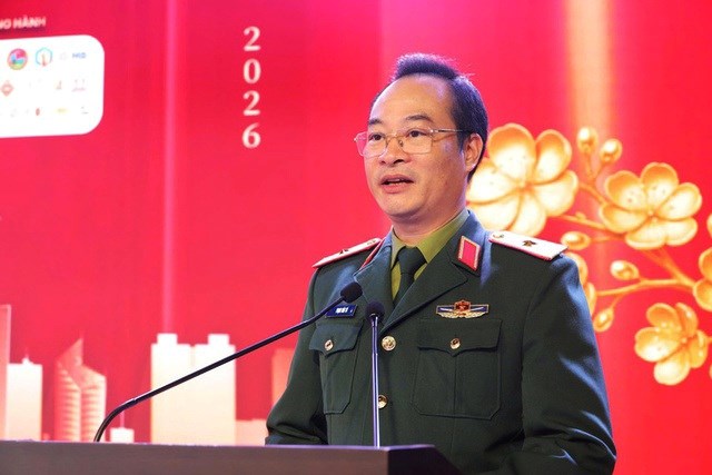 Thiếu tướng Phạm Văn T&uacute;, Gi&aacute;m đốc Trung t&acirc;m Ph&aacute;t thanh - Truyền h&igrave;nh Qu&acirc;n đội chủ tr&igrave; họp b&aacute;o. &nbsp;