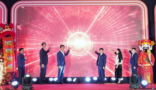 C&aacute;c đại biểu thực hiện nghi thức khai mạc. &nbsp;