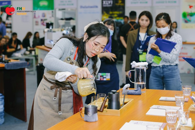 Vietnam Barista Competition (VBC) thu h&uacute;t nhiều th&iacute; sinh trong ng&agrave;nh pha chế tham dự(Ảnh: Food &amp; Hospitality Hanoi 2023)
