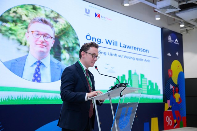 &Ocirc;ng Will Lawrenson - Ph&oacute; Tổng L&atilde;nh sự Vương quốc Anh tại TP.HCM ph&aacute;t biểu tại hội thảo.