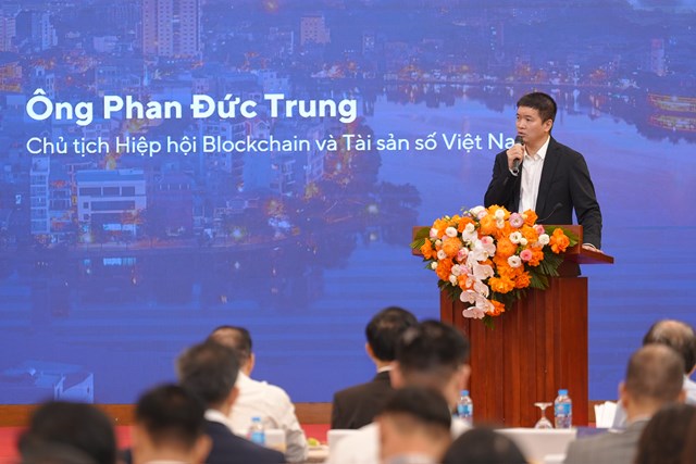 &Ocirc;ng Phan Đức Trung &ndash; Chủ tịch VBA ph&aacute;t biểu khai mạc&nbsp; &nbsp;