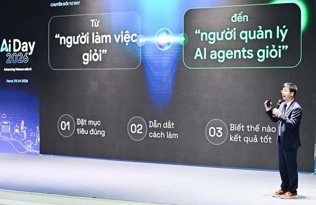 &Ocirc;ng Trần Việt H&ugrave;ng, người s&aacute;ng lập v&agrave; CEO STEAM for Vietnam ph&aacute;t biểu tại AI Day 2026