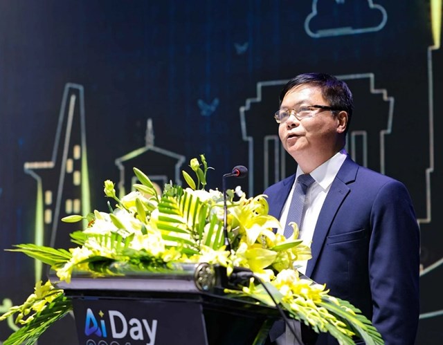 Ph&oacute; Gi&aacute;o sư, Tiến sĩ Nguyễn Phong Điền, Ph&oacute; Gi&aacute;m đốc Đại học B&aacute;ch khoa H&agrave; Nội ph&aacute;t biểu&nbsp;