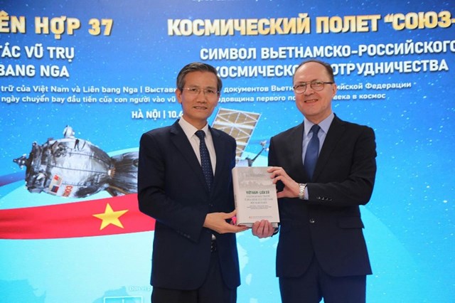 Ra mắt ấn phẩm "Việt Nam - Li&ecirc;n X&ocirc;: Giai đoạn đấu tranh v&igrave; h&ograve;a b&igrave;nh của Việt Nam - Hội nghị Paris"