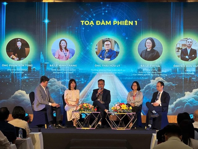 Diễn đ&agrave;n năm nay c&oacute; sự phối hợp của hơn 30 doanh nghiệp/ nh&agrave; t&agrave;i trợ hoạt động trong lĩnh vực thương mại điện tử tại Việt Nam &nbsp; &nbsp;