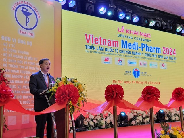 Thứ trưởng Bộ Y tế Trần Văn Thuấn ph&aacute;t biểu tại Lễ khai mạc VIETNAM MEDI-PHARM 2024 &nbsp;