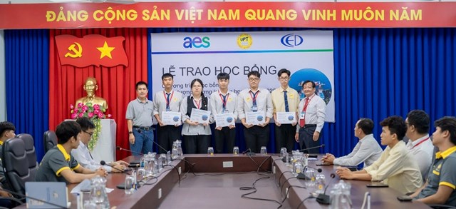 Trao Học bổng Năng lượng Tương lai năm học 2024 &ndash;2025 cho 5 bạn sinh vi&ecirc;n đang theo học chuy&ecirc;n ng&agrave;nh Kỹ thuật X&acirc;y dựng, khoa Kỹ thuật &nbsp;