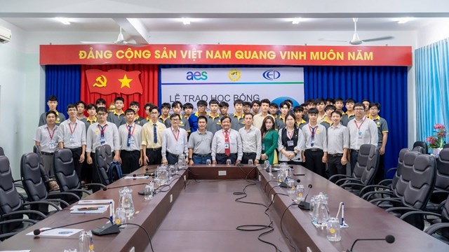 Sinh vi&#234;n ĐH Phan Thiết: Nhận học bổng Năng lượng tương lai năm 2025 - Ảnh 1