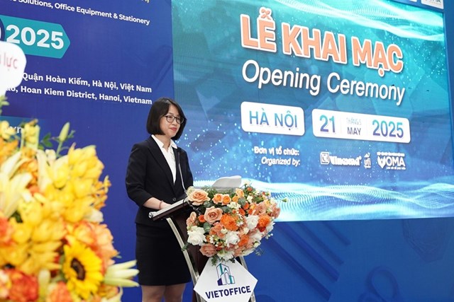 B&agrave; Đ&agrave;o Thu H&agrave;, Gi&aacute;m đốc điều h&agrave;nh triển l&atilde;m sự kiện 2 C&ocirc;ng ty Vinexad ph&aacute;t biểu tại lễ khai mạc &nbsp;