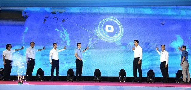 C&aacute;c đại biểu thực hiện nghi thức ph&aacute;t động cao điểm h&egrave; sử dụng năng lượng tiết kiệm, hiệu quả năm 2025 &nbsp;