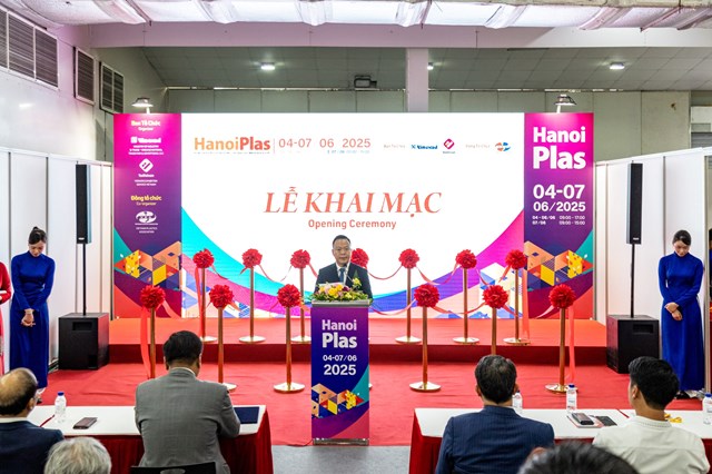 Chủ tịch Hiệp hội Nhựa Việt Nam (VPA) Đinh Đức Thắng ph&aacute;t biểu. &nbsp;