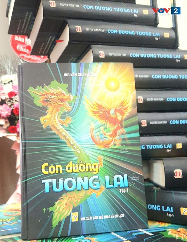 "Con đường tương lai" tập 1 ra mắt chưa đầy 2 th&aacute;ng đ&atilde; ph&aacute;t h&agrave;nh tổng cộng 6.000 cuốn