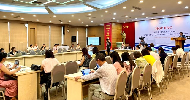 To&agrave;n cảnh buổi họp b&aacute;o c&ocirc;ng bố ch&iacute;nh thức chương tr&igrave;nh Hội nghị Hội đồng Tư vấn Kinh doanh APEC lần thứ ba