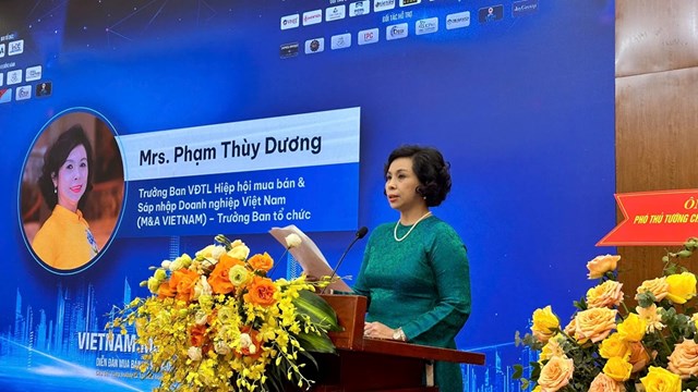 B&agrave; Phạm Th&ugrave;y Dương - Trưởng ban Vận động th&agrave;nh lập Hiệp hội M&amp;A Việt Nam ph&aacute;t biểu khai mạc sự kiện &nbsp;