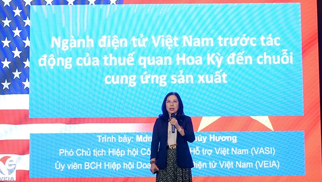 Ủy vi&ecirc;n Ban chấp h&agrave;nh Hiệp hội Doanh nghiệp điện tử Việt Nam Đỗ Thị Th&uacute;y Hương ph&aacute;t biểu tại diễn đ&agrave;n &nbsp;