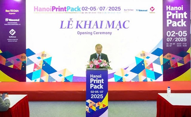 &Ocirc;ng Ho&agrave;ng Quang Ph&ograve;ng, Ph&oacute; Chủ tịch Li&ecirc;n đo&agrave;n Thương mại v&agrave; C&ocirc;ng nghiệp Việt Nam (VCCI) ph&aacute;t biểu tại lễ khai mạc&nbsp;
