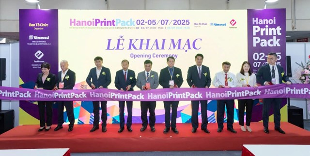 Đại diện c&aacute;c đơn vị cắt băng khai mạc triển l&atilde;m &nbsp;