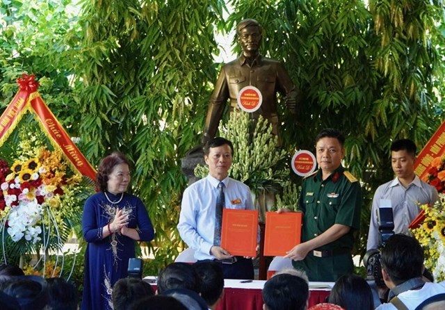 Lễ k&iacute; kết hợp t&aacute;c giữa Bảo t&agrave;ng Đại tướng Nguyễn Ch&iacute; Thanh v&agrave; Bảo t&agrave;ng Lịch sử Qu&acirc;n sự Việt Nam &nbsp;